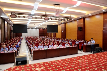 初心不變 實(shí)干為先 | 景興紙業(yè)隆重召開2022年半年度總結(jié)表彰大會