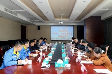 商務(wù)部駐杭特辦特派員劉福學(xué)攜浙江省商務(wù)廳黨組成員、總經(jīng)濟(jì)師朱軍一行蒞臨景興紙業(yè)考察調(diào)研