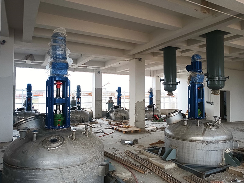 反應(yīng)釜攪拌裝置現(xiàn)場(chǎng)